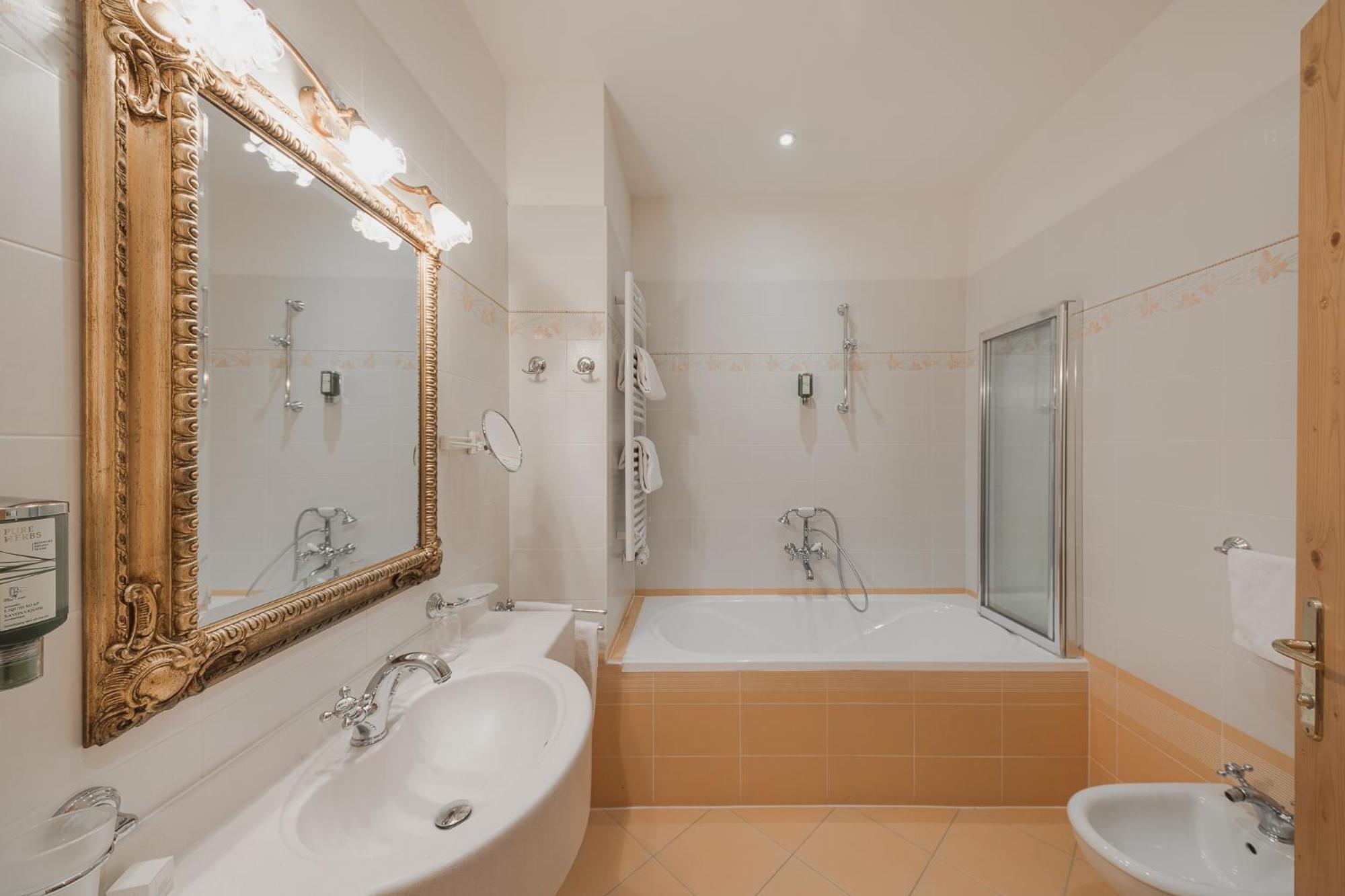 Hotel Sonklarhof Риданна Экстерьер фото